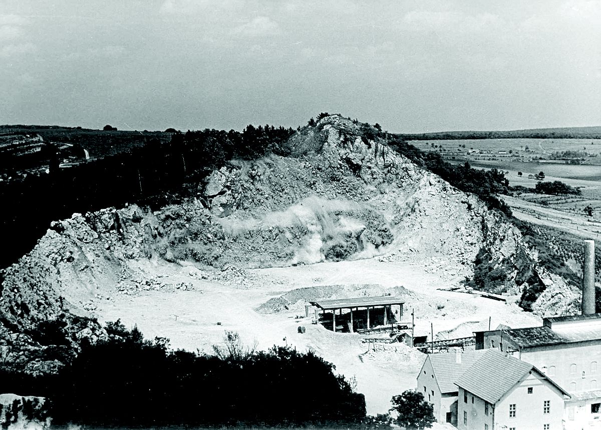 Lom Janičův vrch během aktivní těžby.